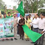 Meerut: जिलाधिकारी ने किया "एक पौधा मां के नाम 2.0" वन महोत्सव कार्यक्रम का शुभारंभ, रैली को हरी झंडी दिखाकर किया रवाना