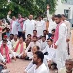 Jalaun: रक्तदान करने मेडिकल कालेज पहुंचे सपाइयों का नहीं लिया गया खून, प्रदर्शन कर की नारेबाजी
