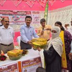 Jalaun: जिलाधिकारी ने छय रोगियों को वितरित की पोषण पोटली