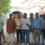 Jalaun: मनरेगा भुगतान को लेकर ग्राम प्रधानों ने रामपुरा ब्लॉक प्रमुख पर लगाए गम्भीर आरोप, डीएम से शिकायत