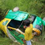 Maharajganj: अनियंत्रित होकर पलटी ऑटो, आधा दर्जन घायल