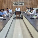 Jalaun: गौशालाओं के निरीक्षण में नोडल अधिकारियों की लापरवाही सामने आने पर जिलाधिकारी का सख्त रुख