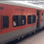 Jhansi: फायर अलार्म बजने से ट्रेन में मचा हड़कंप, यात्रियों में दहशत