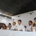 Meerut: पुलिस लाइन सभागार में जिलाधिकारी ने की शिविर एवं डीजे संचालकों के साथ बैठक