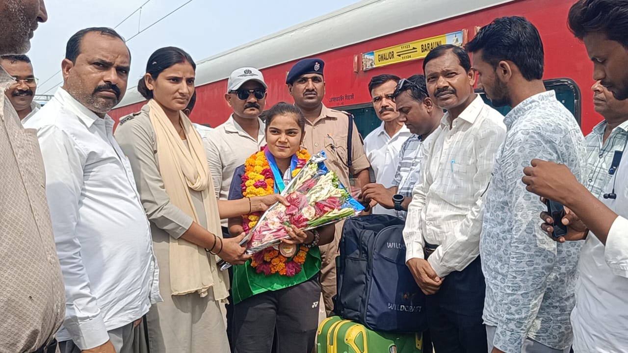 युगांडा में पदक जीतने वाली जालौन की दिव्यांग बेटी का गृह जनपद में हुआ जोरदार स्वागत