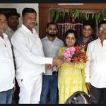 महराजगंज: भाजपा नेता ने मुख्य सेविका का किया सम्मान