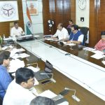 Lucknow: प्रदेश में यूरिया और डीएपी पर्याप्त मात्रा में उपलब्ध है। मंडलायुक्त और जिलाधिकारी अगले 15 दिनों तक प्रतिदिन सुबह 10 बजे कृषि, सहकारिता औ