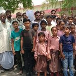 जालौन: नौनिहालों ने लगाई गुहार, स्कूल बंद मत करो सरकार