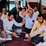 झाँसी: लेखपालों का प्रदर्शन... हापुड़ में लेखपाल की मौत से आक्रोश, मुख्यमंत्री को सौंपा ज्ञापन