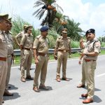 मेरठ: डीआईजी ने गंगनहर पटरी कांवड़ मार्ग पर भ्रमण किया, पुलिसकर्मियों को किया ब्रीफ
