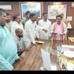 कुशीनगर: महिला सांसद पर अमर्यादित टिप्पणी को लेकर भड़के सापाइयों का प्रदर्शन