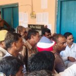 Lakhimpur: खाद की किल्लत पर एसडीएम मितौली सख्त, सहकारी समितियों का किया औचक निरीक्षण