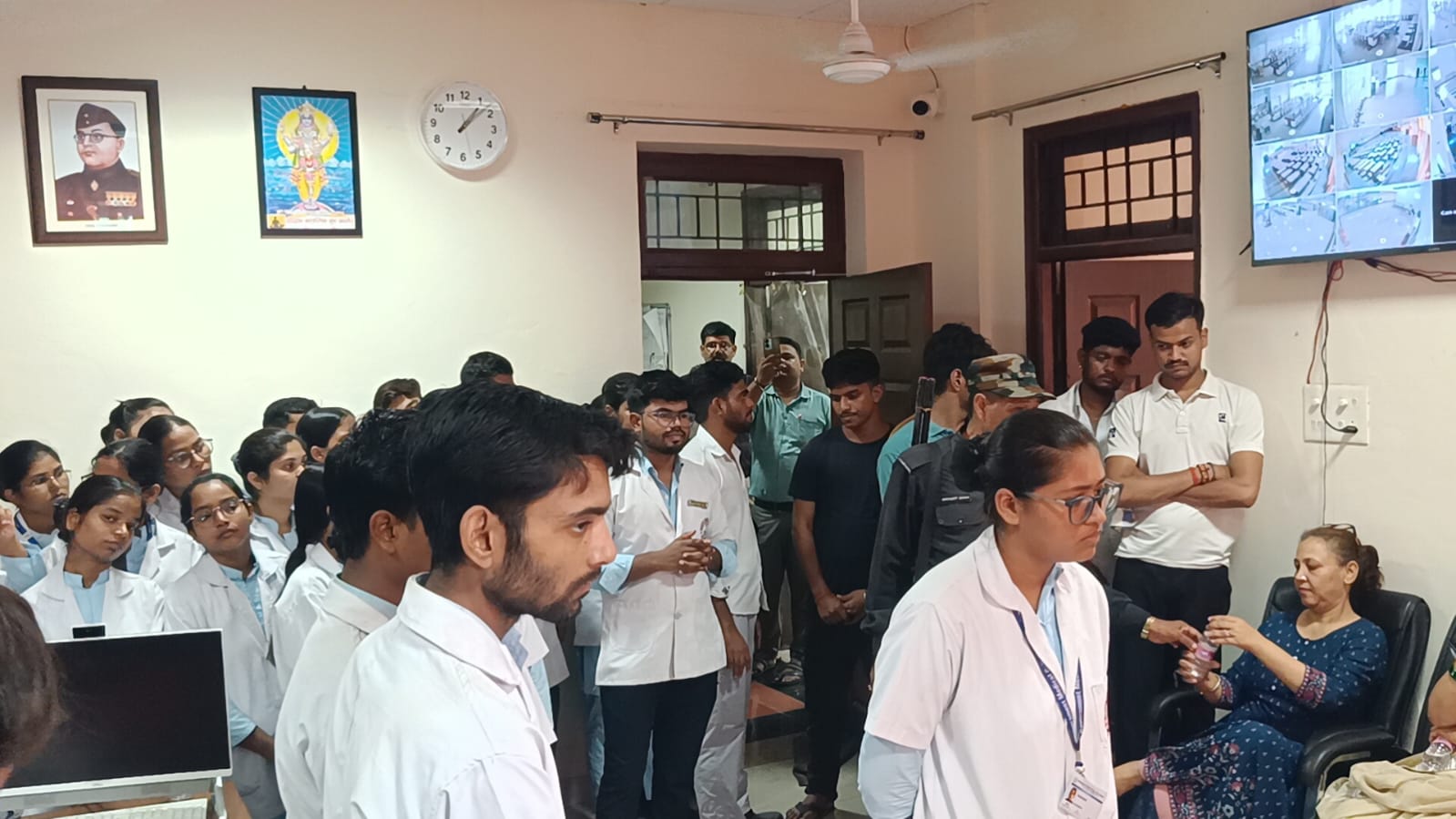 जालौन में राजकीय मेडिकल कालेज के नर्सिंग छात्र ने की आत्महत्या की कोशिश, छात्रों ने फैकल्टी पर लगाए गम्भीर आरोप