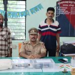 जौनपुर: चार पिस्टल, एक रिवाल्वर के साथ दो बदमाश गिरफ्तार