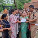 सपा सांसद पर अभद्र टिप्पणी के विरोध में सपा महिला सभा ने एएसपी को सौंपा ज्ञापन