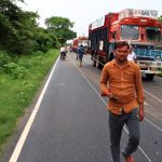 गुरसहायगंज: तेज हवा में पेड़ गिरने से यातायात अवरुद्ध, बिजली के खंबे गिरने से कई गांव की बिजली आपूर्ति ठप