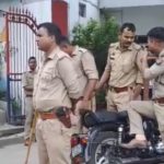 ड्रोन उड़ाने के आरोप में युवक की पीट पीटकर हत्या, किन्नरों ने लिसाड़ी गेट थाने पर किया प्रदर्शन