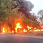 Amroha: बिजली के खंभे से टकराया केमिकल से भरा कंटेनर, धू-धू कर जला, चालक की जलकर मौत