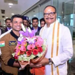 लखनऊ एयरपोर्ट पर अंतरिक्ष यात्री शुभांशु शुक्ला का भव्य स्वागत, विक्ट्री परेड में होंगे शामिल