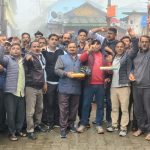 चकराता: जिला पंचायत चुनाव में बढ़त से उत्साहित कांग्रेस कार्यकर्ताओं ने निकाला विजय जुलूस, बांटी मिठाइयां